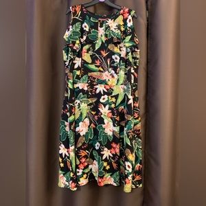London Times Woman US 16W flowered sleeveless dress w zippered back